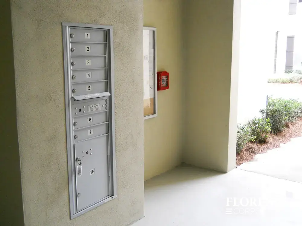 single recessed mounted versatile™ 4C mailbox module in silver speck